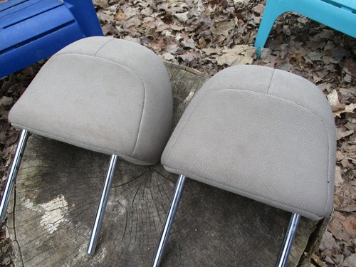 06 07 08 09 10 11 12 Juego reposacabezas asiento delantero Toyota Rav4, original Toyota, OEM. - Imagen 5 de 6