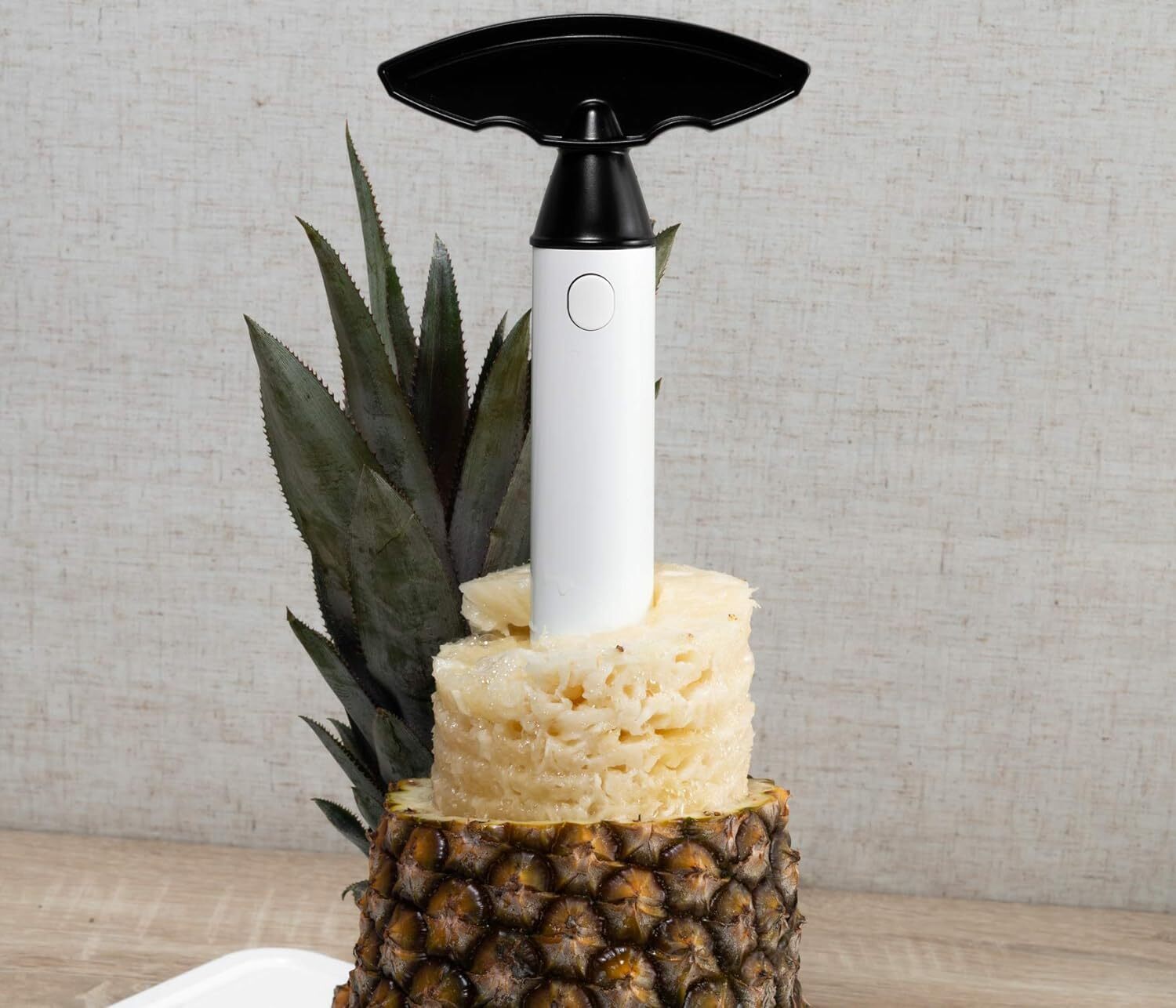 Vacu Vin 3in1 Pineapple Peeler, Corer and Slicer (on Card) White