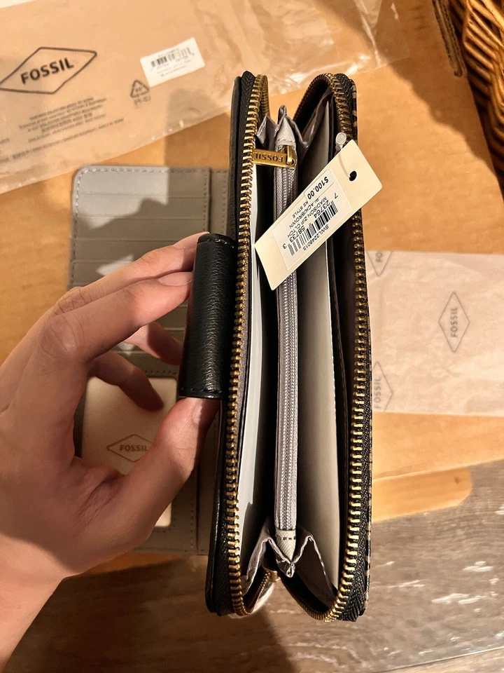 mochila fosil elina y paquete clutch madison Foto 4 de 4