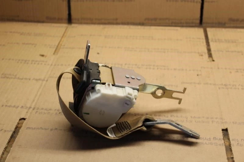 BMW 530i 550i E60 2006 2007 pasajero derecho cinturón de seguridad trasero beige tostado Foto 2 de 4