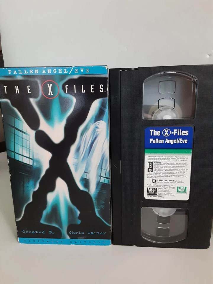 The X Files VHS Tape Lot of 2 Sci-Fi Horror TV Vintage & Sealed Exclusive Cards - Image 2 of 4
