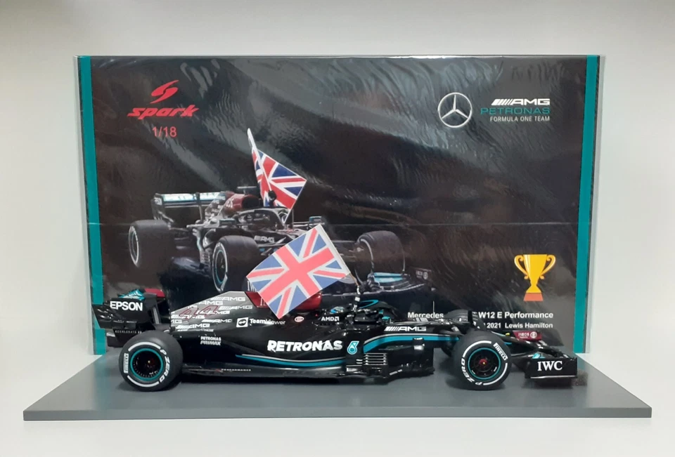 MODELLINO AUTO FORMULA 1 SCALA 1:18 SPARK MERCEDES AMG HAMILTON INGHILTERRA 2021 - Immagine 3 di 4