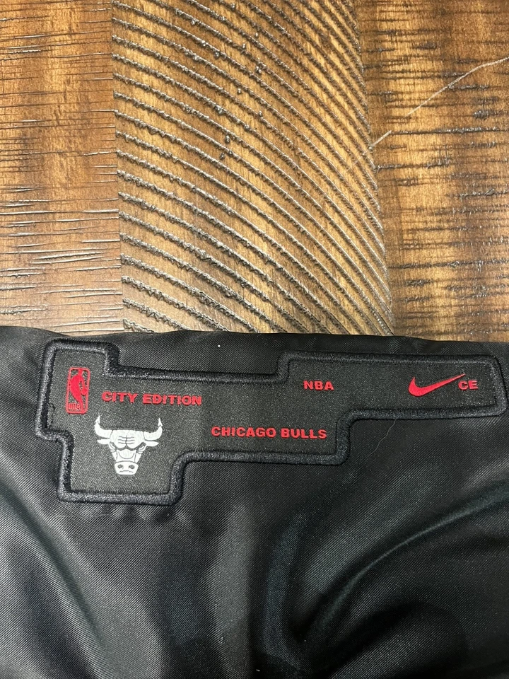 Chaqueta a presión Nike Chicago Bulls City Edition Courtside, talla grande nueva con etiquetas FB4510-010 Foto 3 de 4