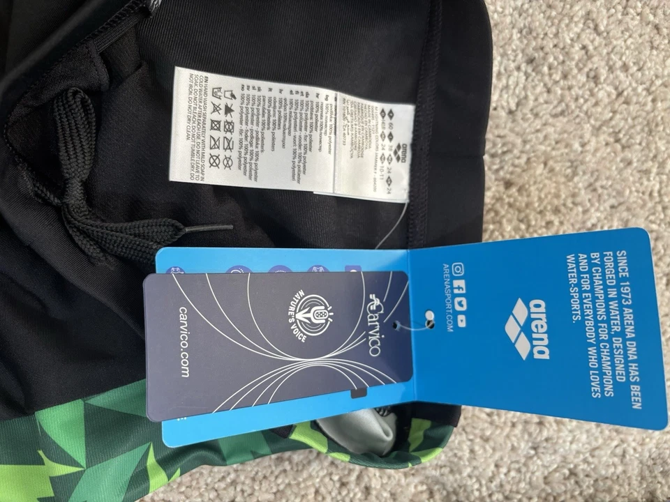 黑色竞技场泳装 Jammers 带绿色闪电设计,尺寸 24 — 第 3/4 张图片