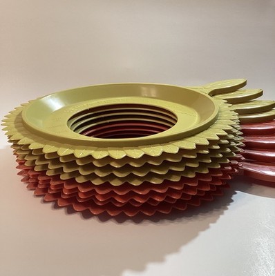 8 Piece Vintage Serva-Plate Plastic Flower Paper Plate Holders Orange Yellow
