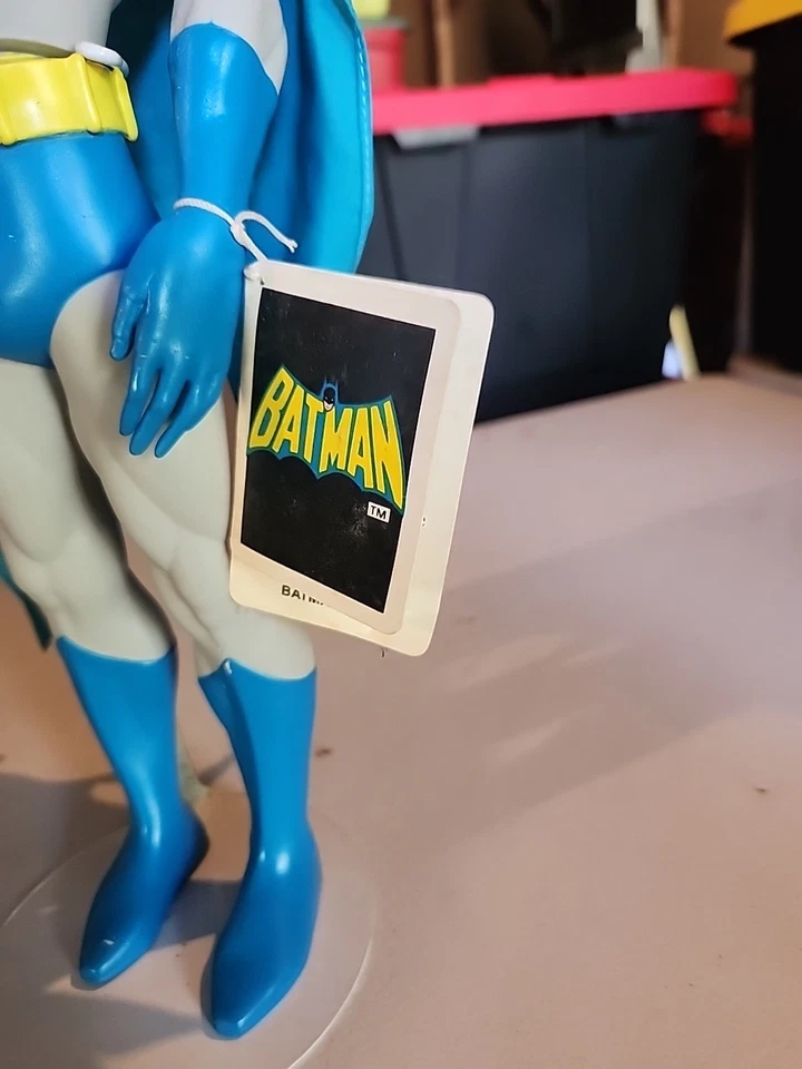 RARE 1982 DC Comics 15"  Batman Caped Crusader Figure & Stand by Hamilton Dist - Image 4 of 4