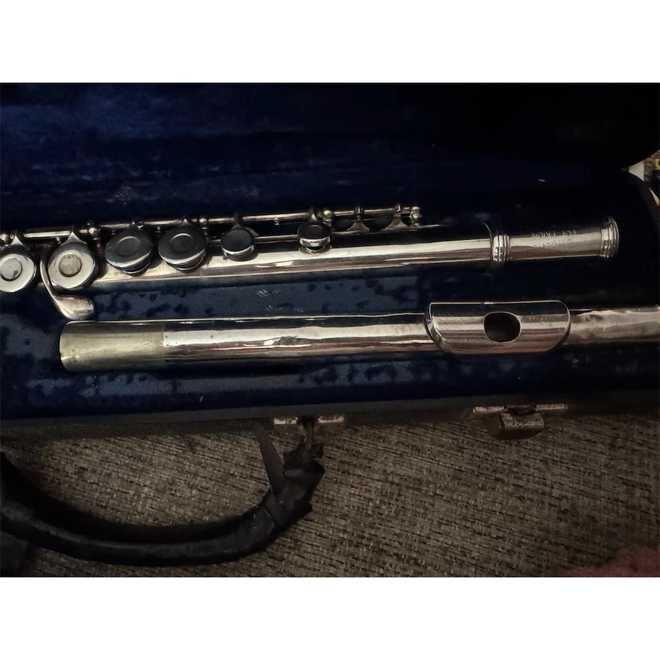 Vintage Armstrong Flute with Case Silver Closed Hole Beginner - Image 4 of 4