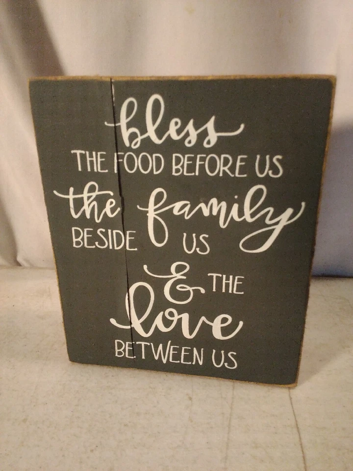 Citas sobre Wood Bless The Food Before Us The Family Beside Us The Love Between Us Foto 2 de 4
