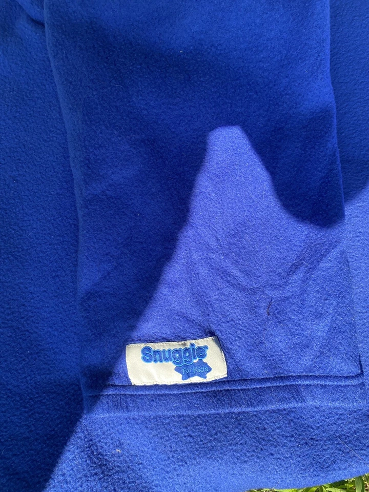 Manta azul cómoda con mangas para niños, 38 pulgadas por 53 pulgadas Foto 2 de 4