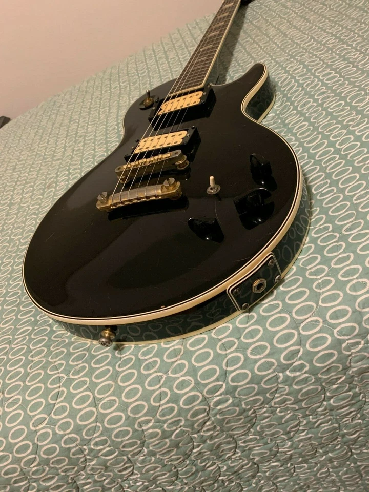 Vintage Univox Electric Guitar, Rare Single Cut Les Paul Copy circa 1975  - Image 4 of 4