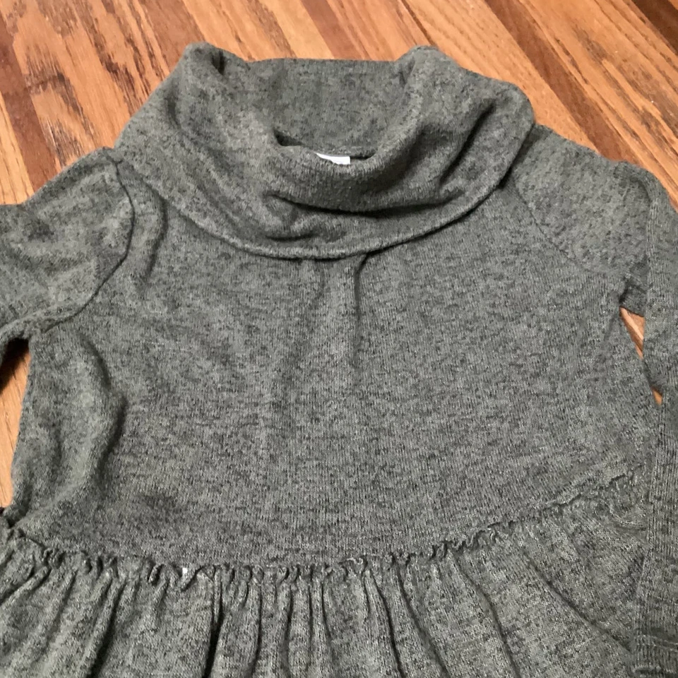 Vestido Old Navy Oliva Manga Larga Cuello Alto Niño Pequeño Talla 2T DEFECTUOSO Foto 2 de 4
