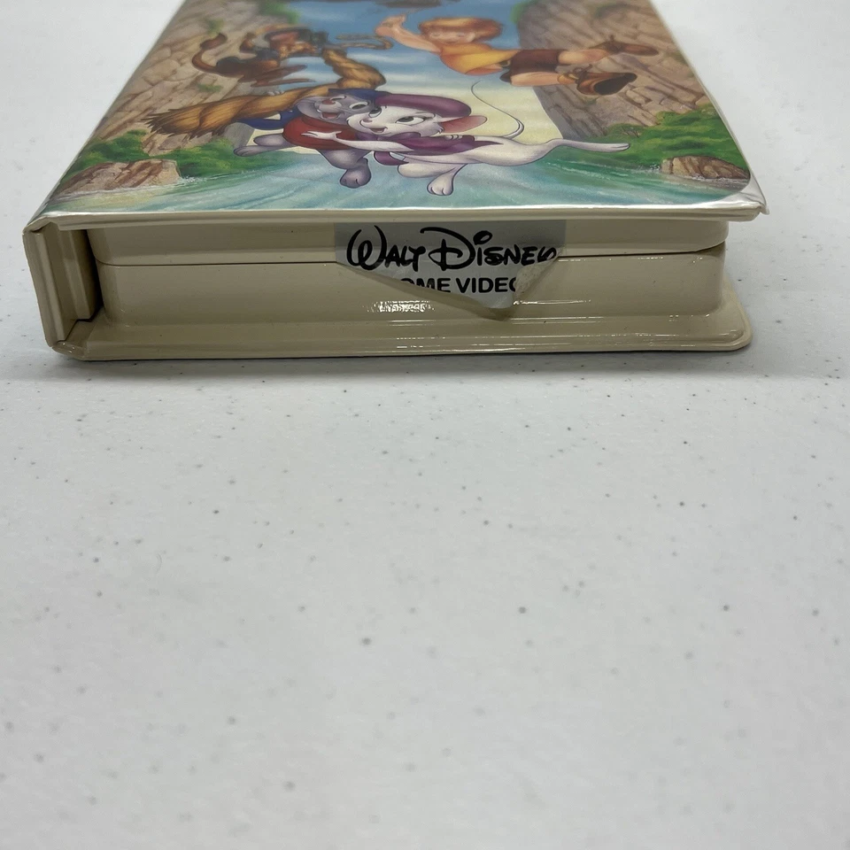 Walt Disney The Rescuers Down Under #1142 VHS Black Diamond Classic Series - Image 3 of 4