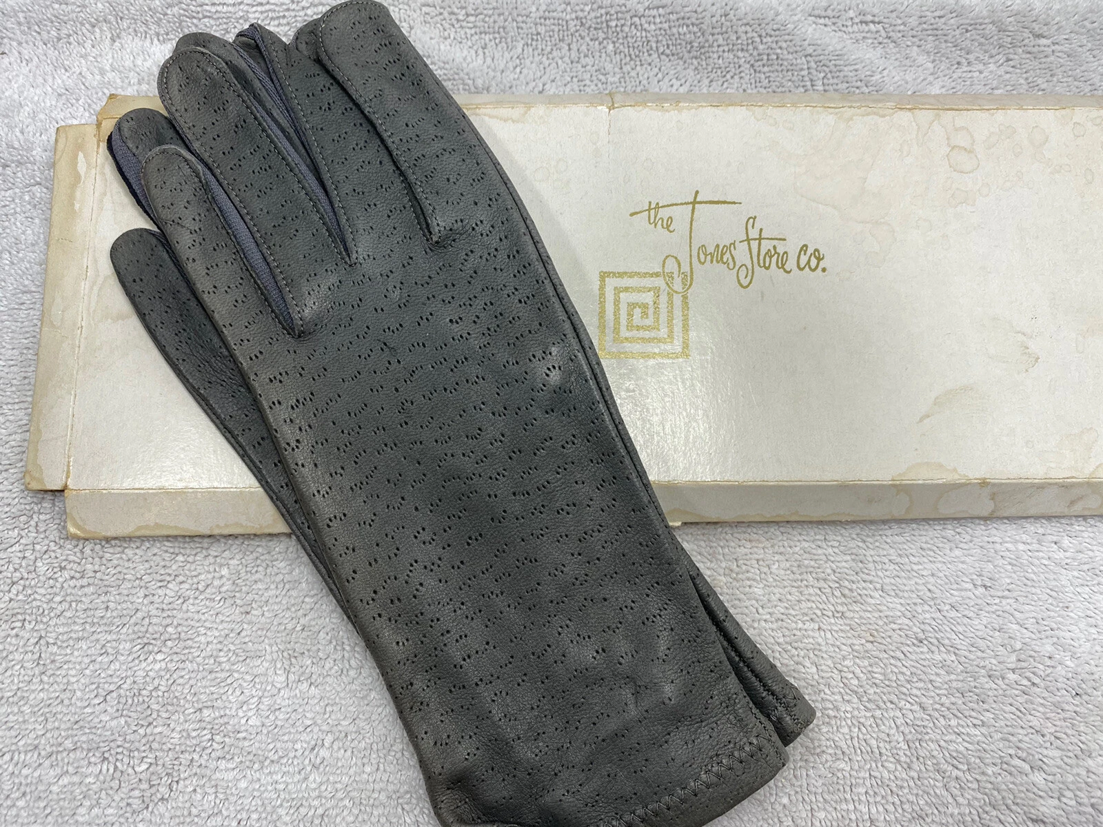 Vintage women's Leather Jones Store company gray gloves NEW IN BOX
