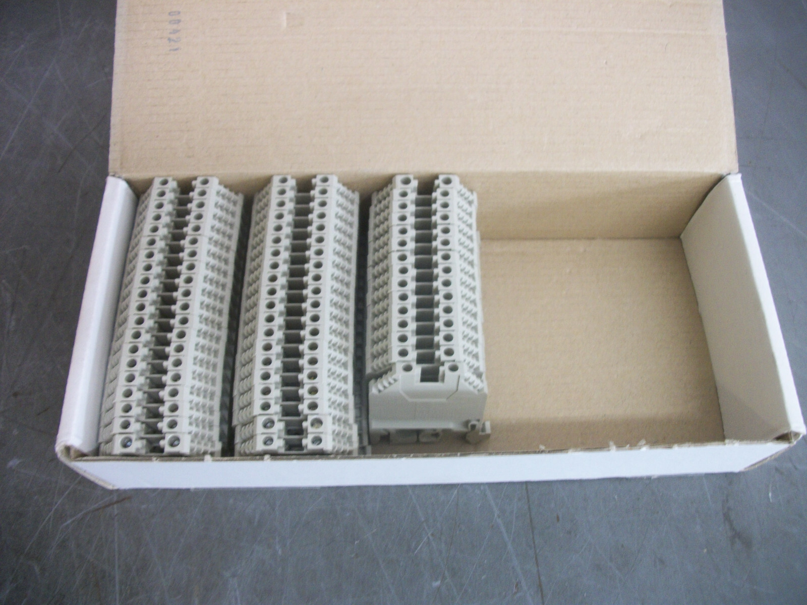 TELEMECANIQUE BOX OF 55 2.5mm2 SCREW CLAMP TERMINAL BLOCKS AB1VV235U NIB
