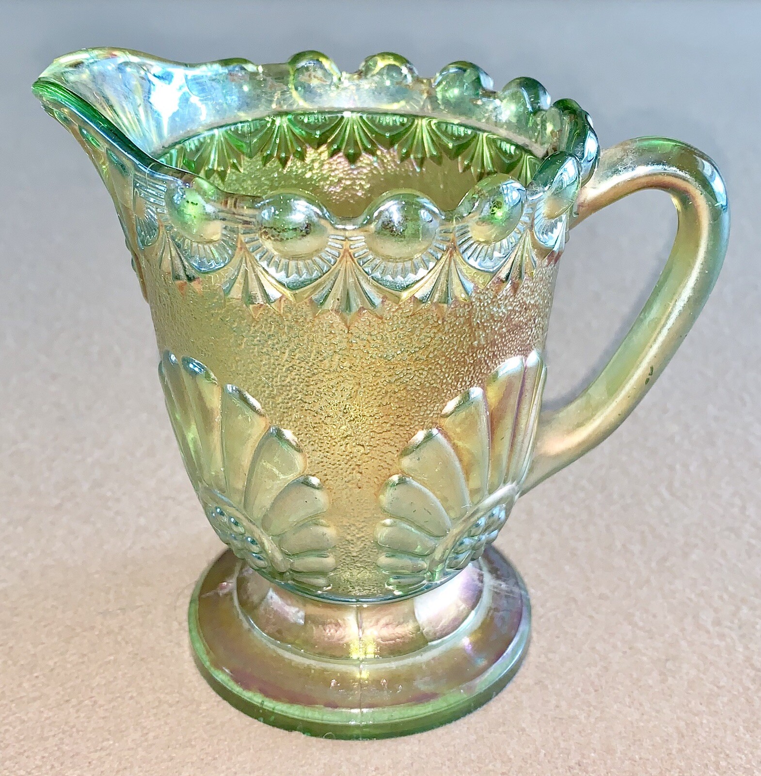 ANTIQUE EARLY 1900 WESTMORELAND CARNIVAL GLASS " SHELL AND JEWEL