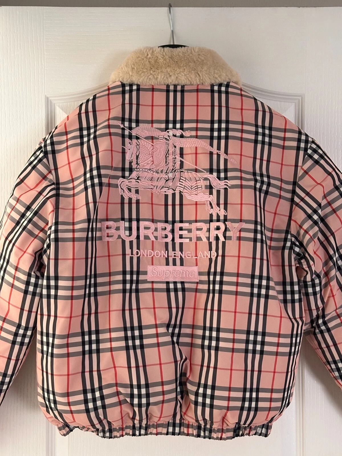 Doudoune rose col mouton SS22 SUPREME X BURBERRY TAILLE S (petite)