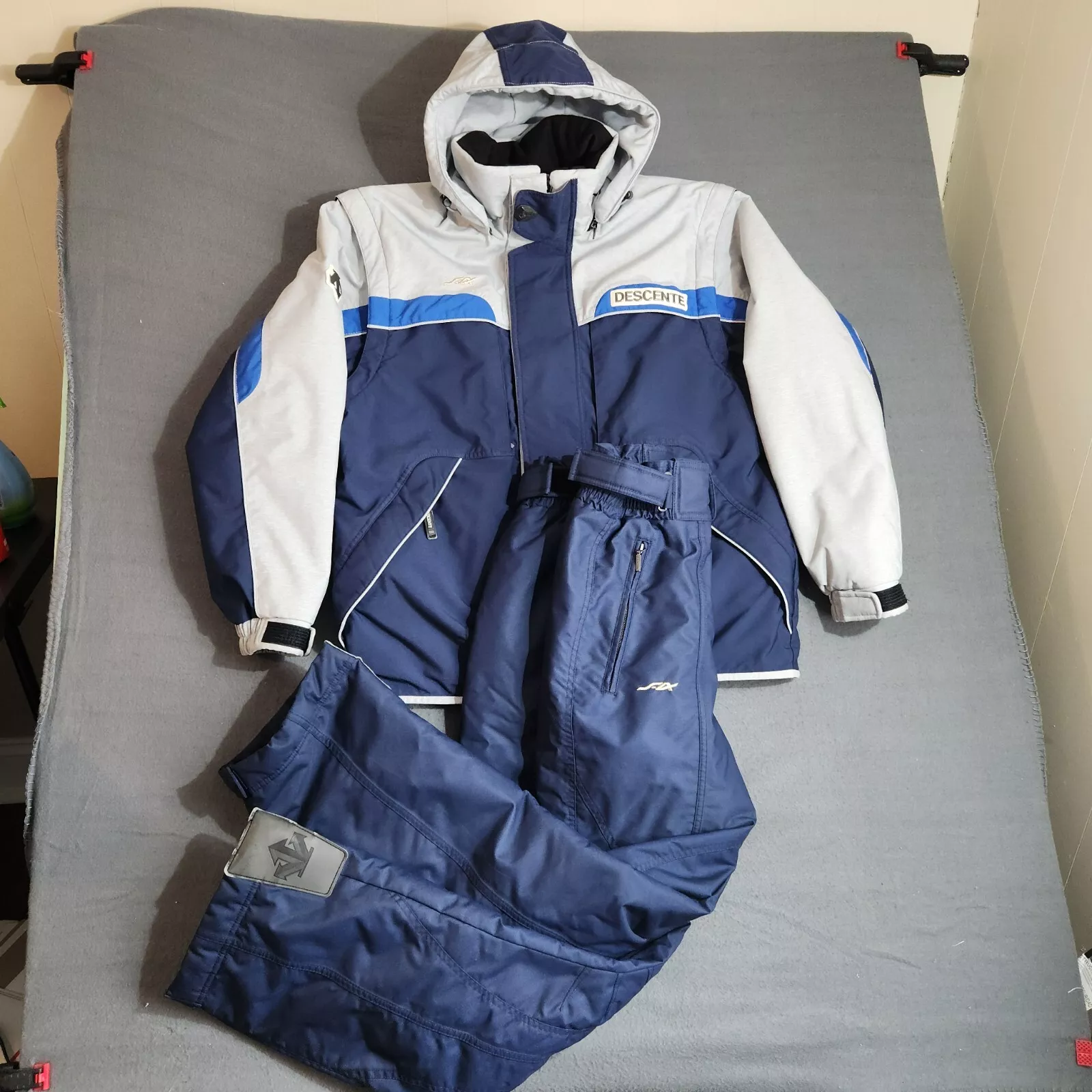 descente ski snowboarding removable hood pants