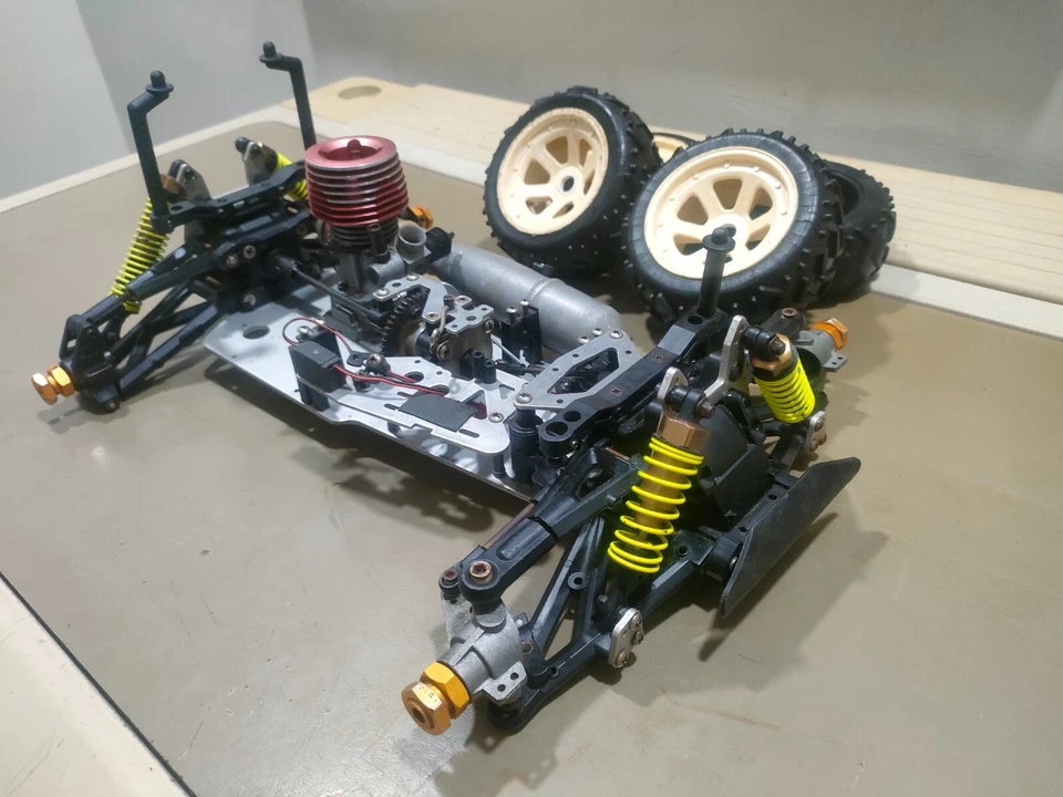 Vintage Hongnor 2103 Blazer SST  1/8 Nitro Monster Truck  - Image 4 of 4