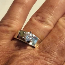 Vintage Diamonique Cubic Zirconia Sterling Silver Ring Size 9 Wide Concave Round