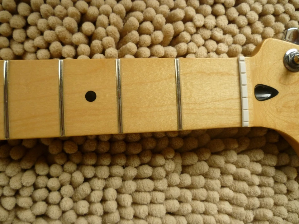 Fender Player Stratocaster Strat afinadores de cuello diapasón de arce, trastes ¡excelente! Foto 2 de 4