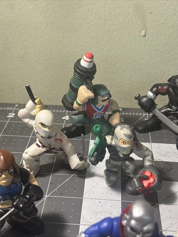 Lote de 12 mini figuras Hasbro GI Joe Combat Heroes ojos de serpiente tormenta sombra fuego Foto 2 de 4