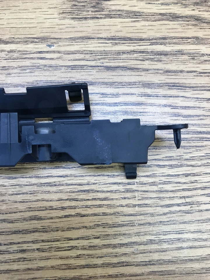 BMW R1200RT 2014 TO 2018 FUSE HOLDER PART # 61138549346 - Image 2 of 4