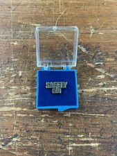 Vintage Grand Trunk Western Railroad Safety Lapel Pin Thumbs Up w/ Display Box