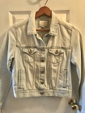 Forever 21 Woman Sz M Jean Jacket Cropped Light Denim Blue Long Sleeve Button Up