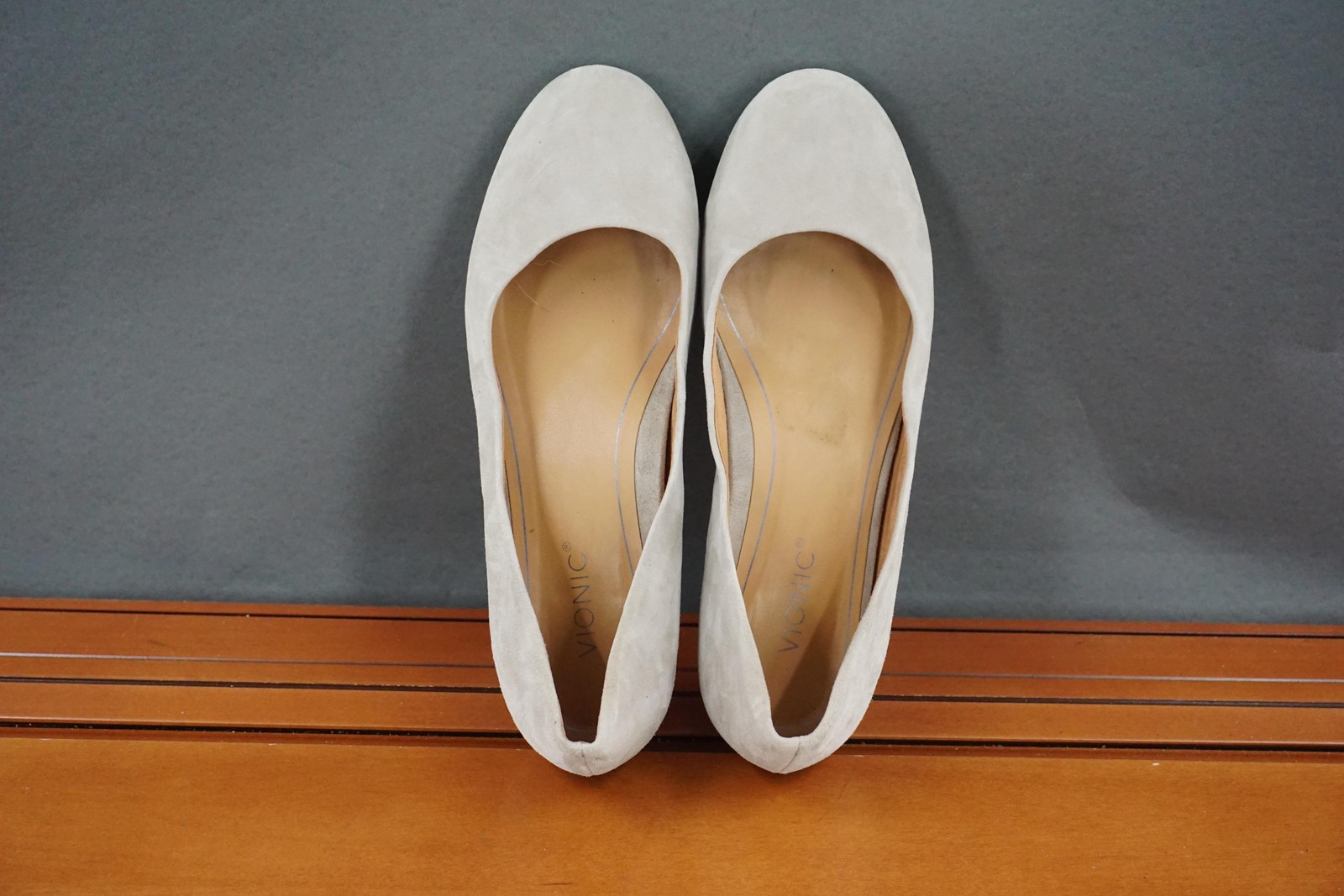 Vionic Hannah Shoes Womens Size 7.5 Gray Suede Ballet Flats Comfort Support