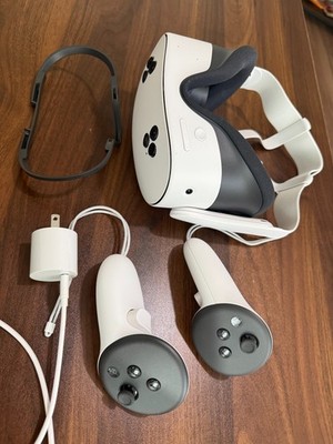 Meta Quest 3 128GB VR Headset with Controllers and Charger - White (128GB)