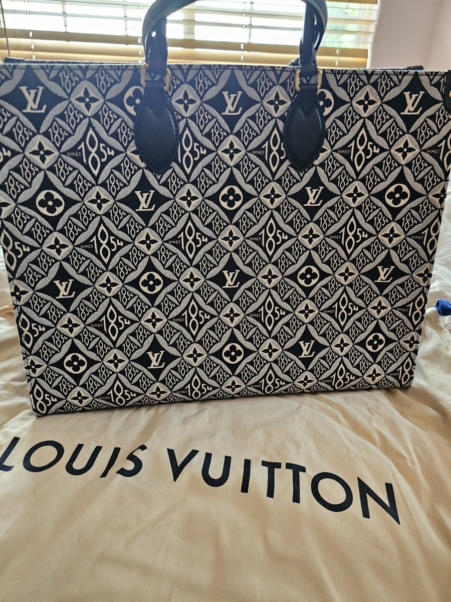 Louis Vuitton  1854 オンザゴー GM Louis Vuitton Jacquard Textile Since 1854 Onthego GM in Grey