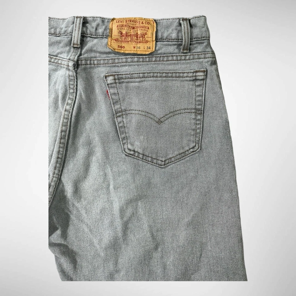 Pantalones de mezclilla vintage Levis 560 para hombre 34x33 gris calce cónico 100 % algodón EE. UU. 1993 Foto 3 de 4
