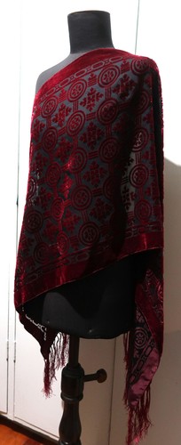 50 x 162cm Oblong Deep Red & Black Cut Velvet Scarf - Picture 3 of 8