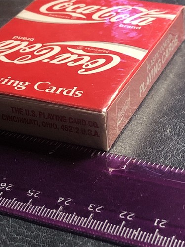 ML Nuevo Sellado Coca Cola Plástico Recubierto Tarjetas de Juego Hechas en Cincinnati Ohio - Imagen 7 de 7