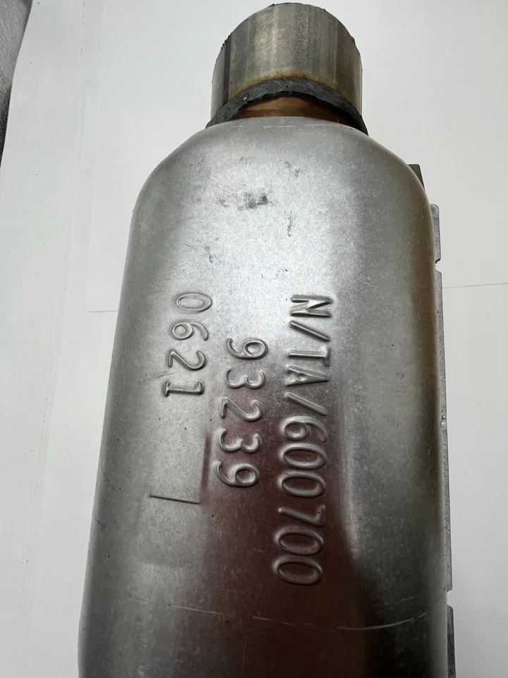 Convertidor ultra catalítico genuino Walker 93239 para GMC Sierra 3500 HD 2010 Foto 3 de 4