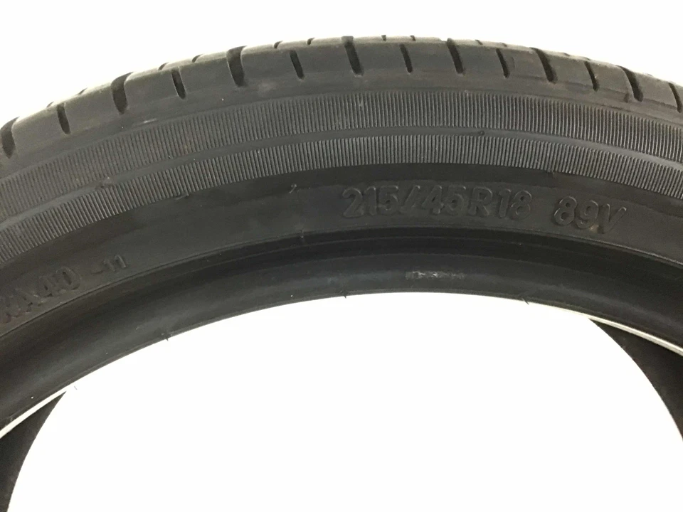 P215/45R18 Toyo Proxes A40 89 V usado 8/32nds Foto 3 de 4
