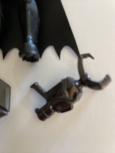FIGURA DE ACCIÓN SPIN MASTER 4"" BATMAN DC BAT MAN con 2 ACCESORIOS 2021 - Imagen 5 de 11
