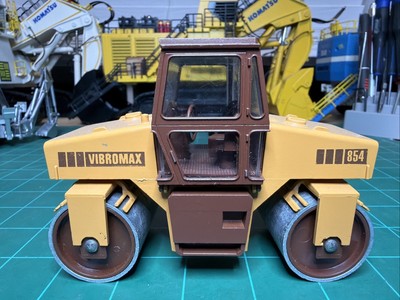 Vintage Conrad Case Vibromax 854 Compactor Roller 1:35 Diecast Model, W. Germany