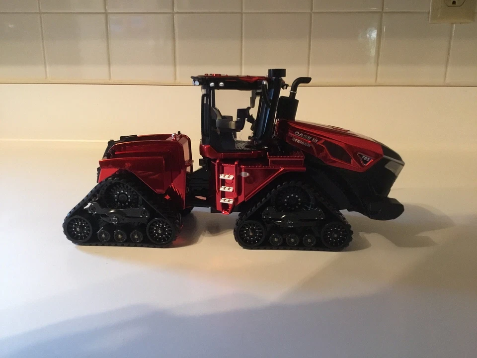 1:32 Case IH Steiger 785 Quadtrac Tractor 2025 Farm Show by Ertl 44419 - Chaser - Image 4 of 4