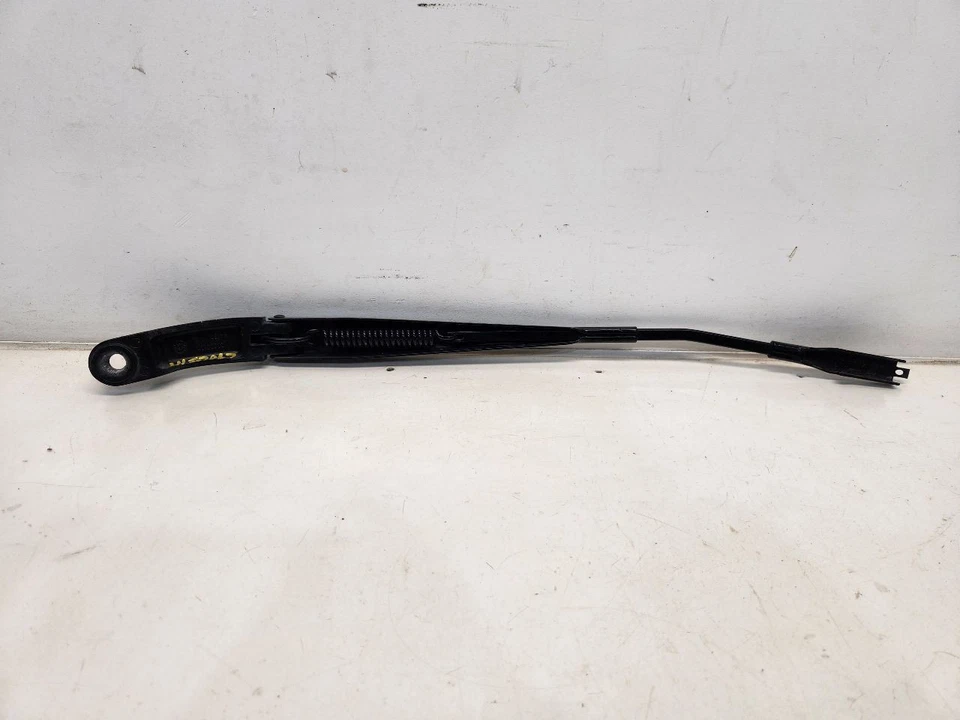 2014 Ford Taurus (Police Pack) Drivers Left Wiper Arm  - Image 4 of 4