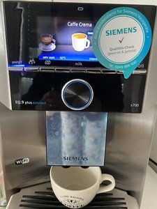 Siemens EQ.9 plus connect s700 mit extra Milchbehälter