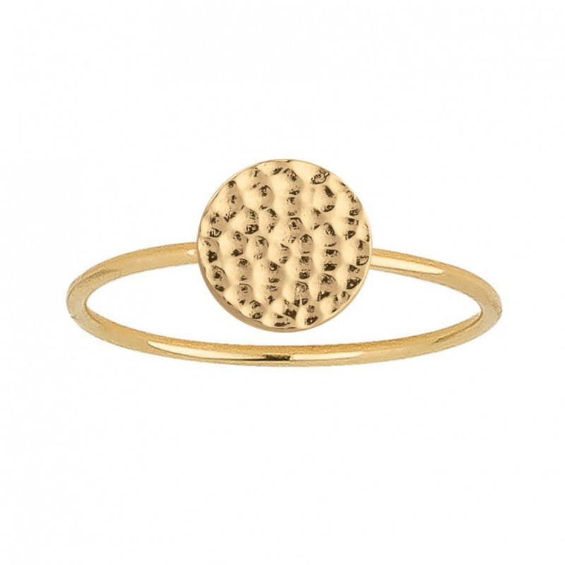 Bague pastille martelée plaqué or pour illuminer vos tenues de bureau et de soirée