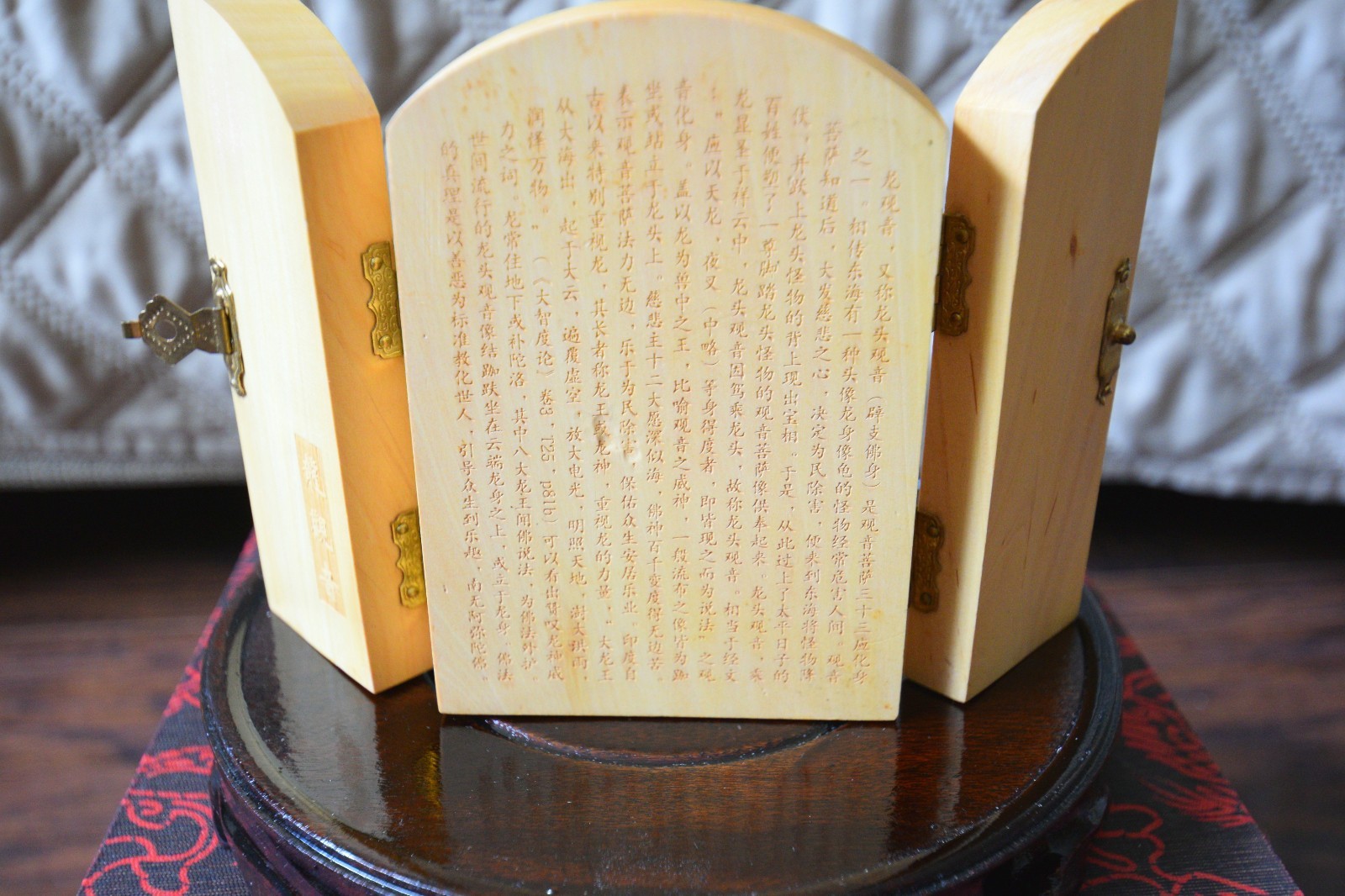 灵隐寺开光《观音菩萨 金童玉女》方盒小佛龛/佛像+配实木底座 全新真黄杨木雕 镂刻浮雕精雕 方形三开盒 镇宅 护身 庇佑 USA | eBay