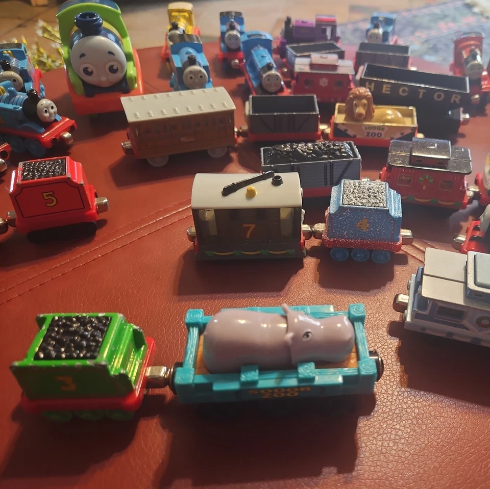 Lote de 36 trenes y vagones magnéticos fundidos a presión Thomas The Tank Engine Take N Play Foto 3 de 4