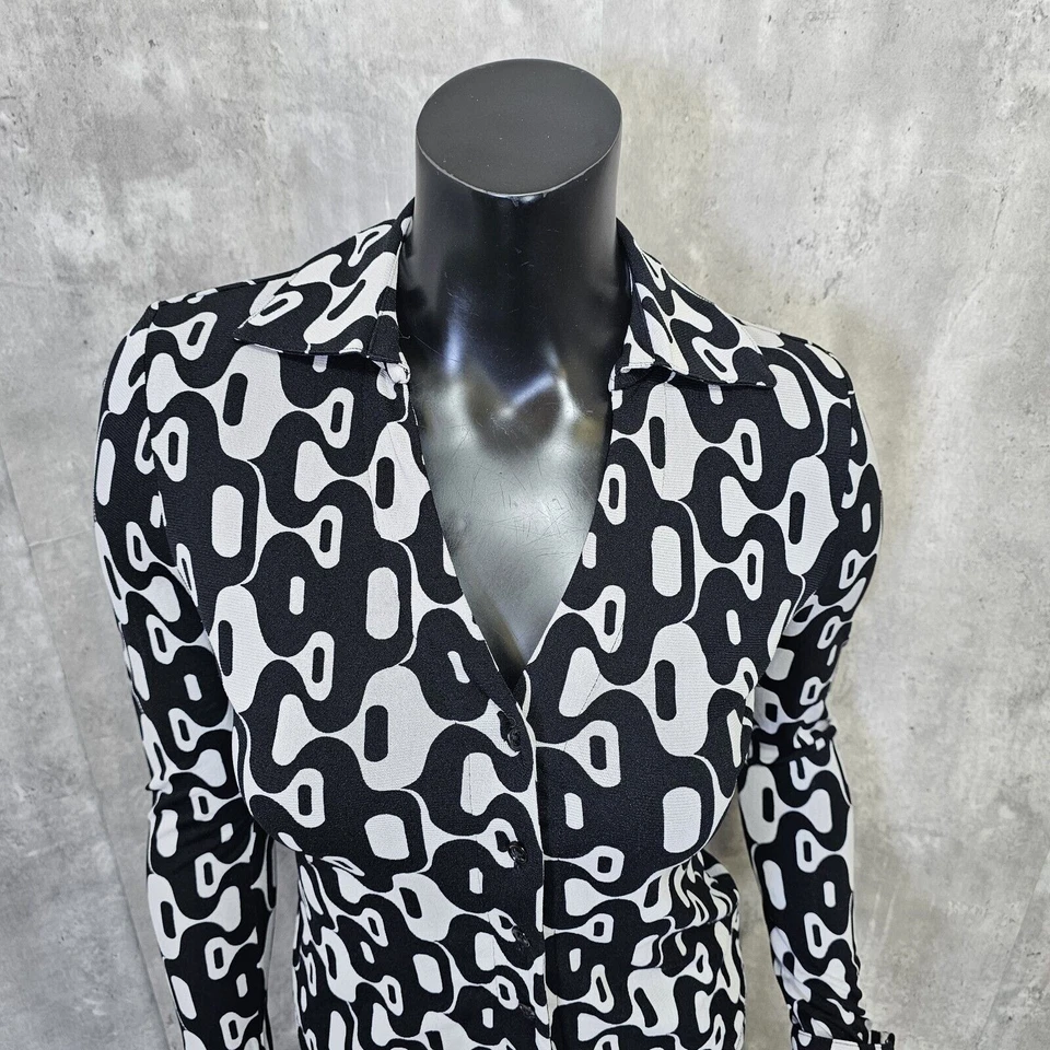 INC International Concepts Petite Black White Geo Print Blouse Top Retro Y2K - Image 3 of 4
