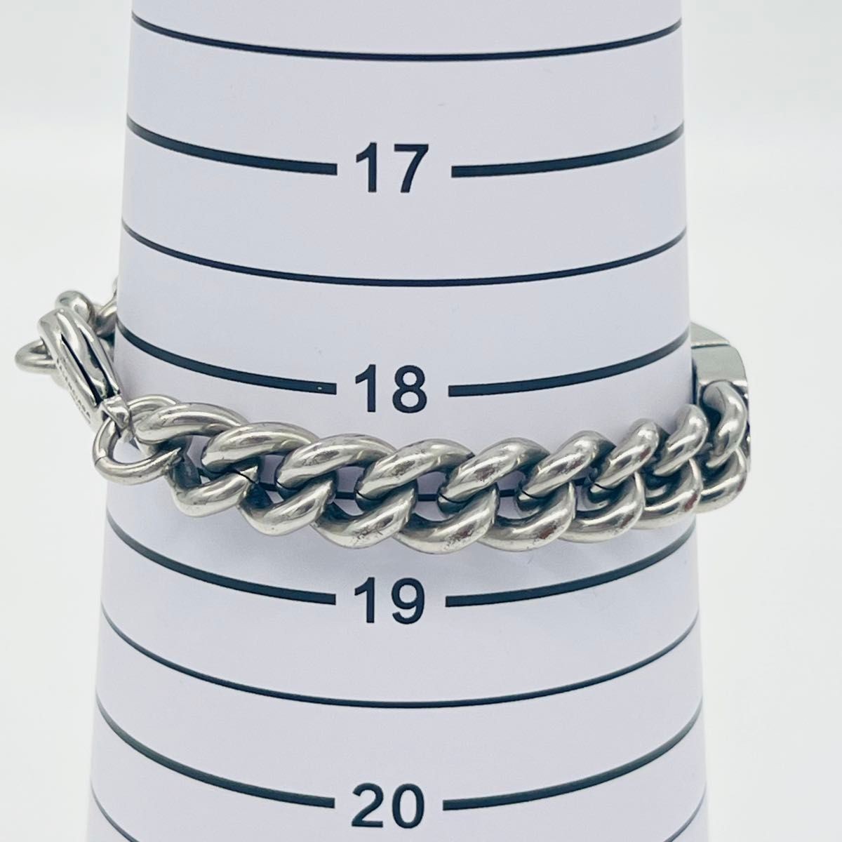 Balenciaga BB Icon Gourmet Bracelet in Silver Metal thumbnail 7