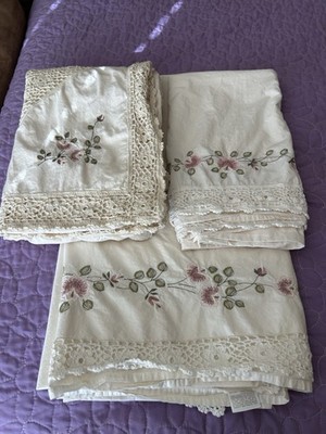 Set of 2 JC Penney Home Collection King Pillow Shams Embroidered &Crocheted Edge