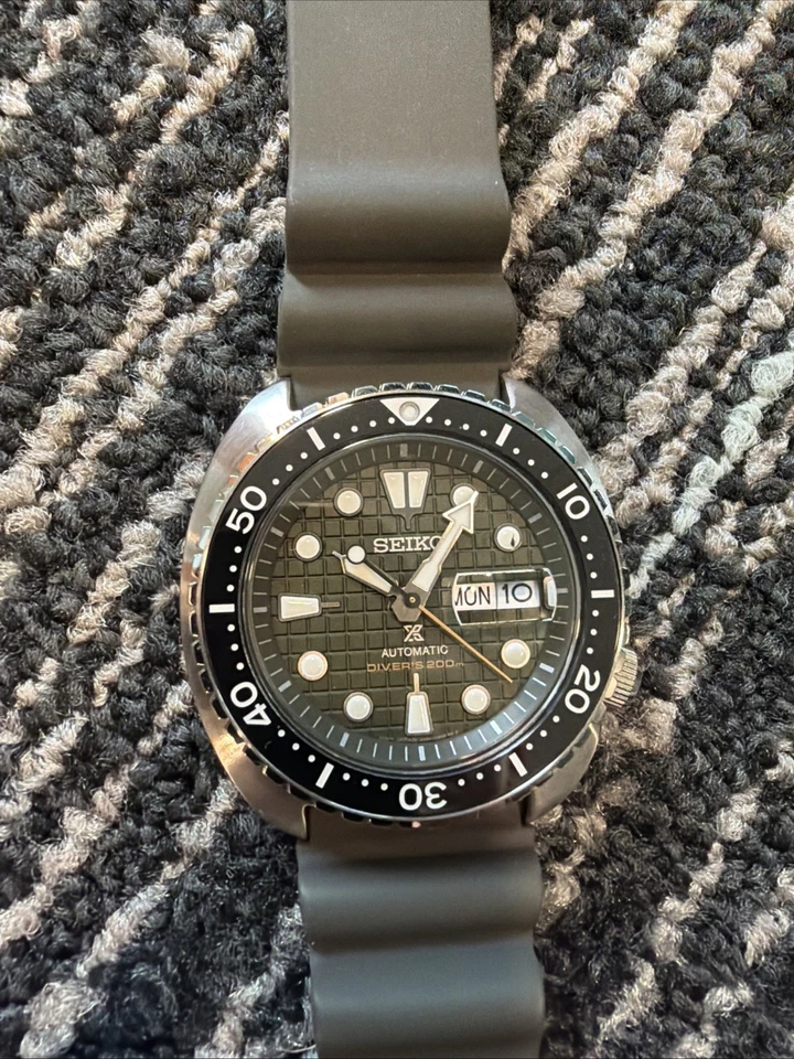 Reloj Seiko Prospex SRPE05 para hombre acero inoxidable, esfera verde, cristal de zafiro Foto 2 de 3