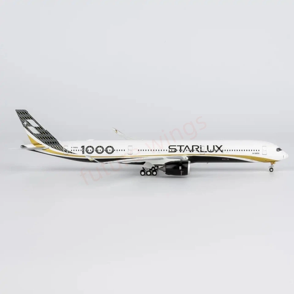 1:400 NG Models NG57026 StarLux Airlines A350-1000 B-58551 + Free Tractor - Image 3 of 4