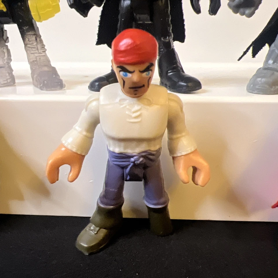 Fisher Price Imaginext Lote Mixto de 23 Figuras - DC, Batman, Superman y Más Foto 3 de 4